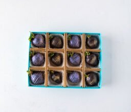 Metallic Chocolate-Covered Strawberries Box