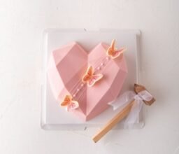 Alternative view of Pinata Heart and Bonbons