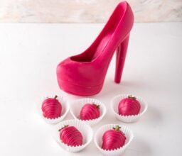 Alternative view of Chocolate heel and Strawberries