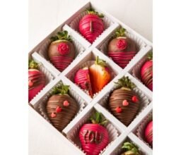 Alternative view of 12 Pieces Strawberries