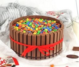Mnm and Kit Kat Cake