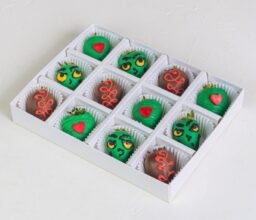 The Grinch Chocolate Strawberries