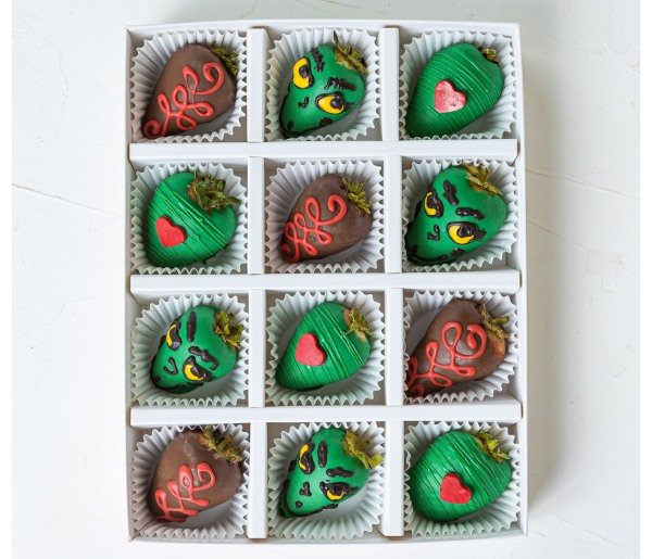 The Grinch Chocolate Strawberries - Image 2