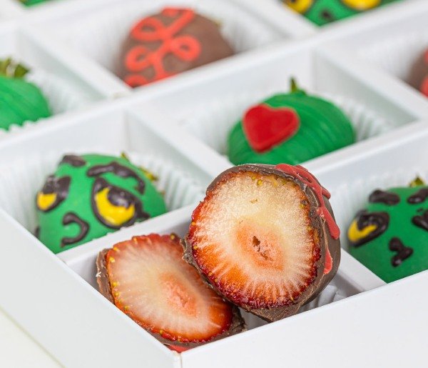 The Grinch Chocolate Strawberries - Image 3