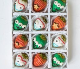 Alternative view of Halloween theme Chocolate covered strawberries