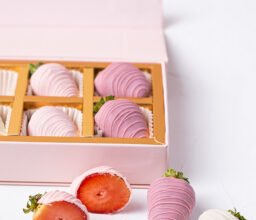 Chocolate Covered Strawberries  - 10pcs - Image 3