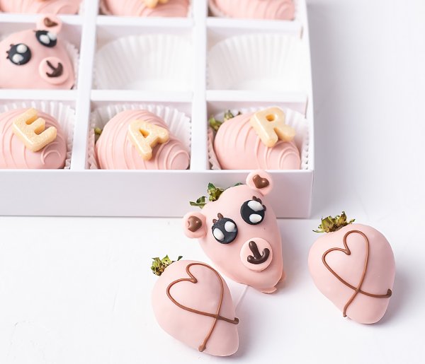 Mama Bear Chocolate Covered Strawberries - 12pcs - Image 3