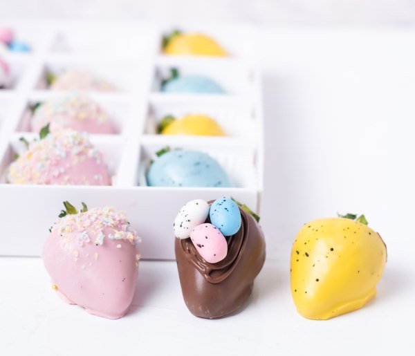 16 Chocolate Covered Strawberries - Image 3