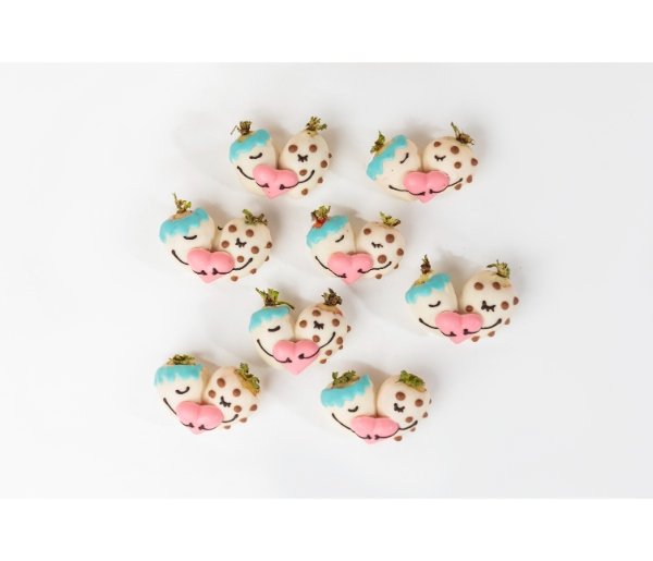 Hugging Chocolate Covered Designer Strawberries - Image 4