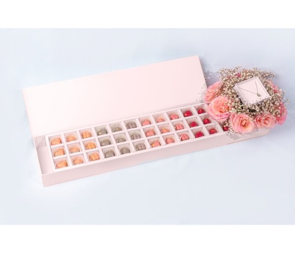 Large Chocolate Tray With Bouquet And Necklace