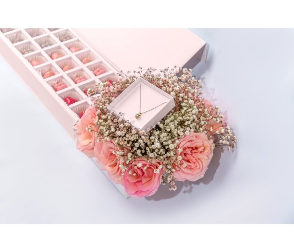 Large Chocolate Tray With Bouquet And Necklace - Image 2