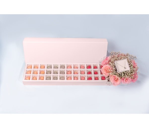 Large Chocolate Tray With Bouquet And Necklace - Image 3