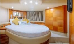 55 ft Luxury Yacht 2 hour experience for 20 people - Image 5