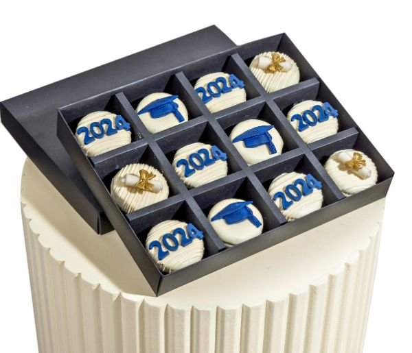White Chocolate Graduation Theme Oreos - Image 2