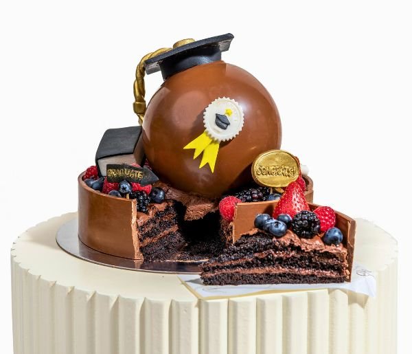 Graduation Cake with Fresh Fruits - Image 2