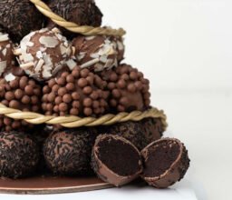 Alternative view of 40 Cake Pops Tree