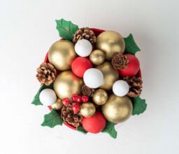 Alternative view of Christmas cake with Edible Baubles 2kg