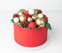 Christmas cake with Edible Baubles 2kg