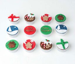 12 Christmas Cupcakes