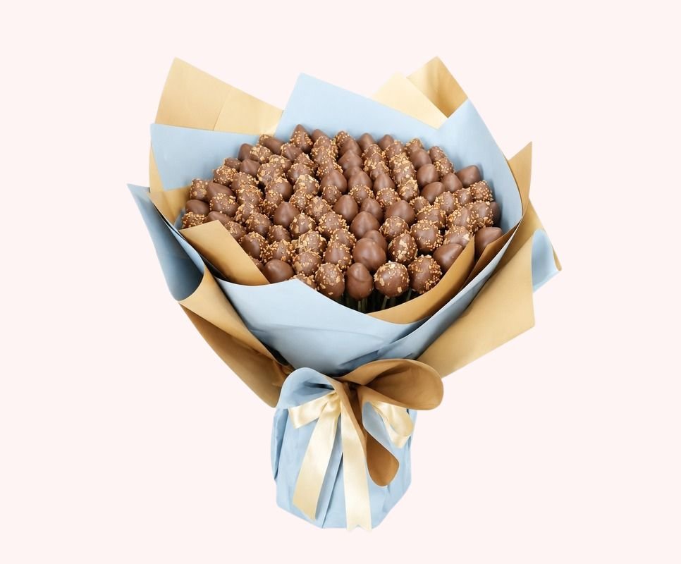 Grand Speculoos and Roasted Almond Strawberry Bouquet
