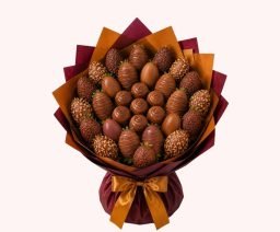 Golden Luxe Strawberry Bouquet